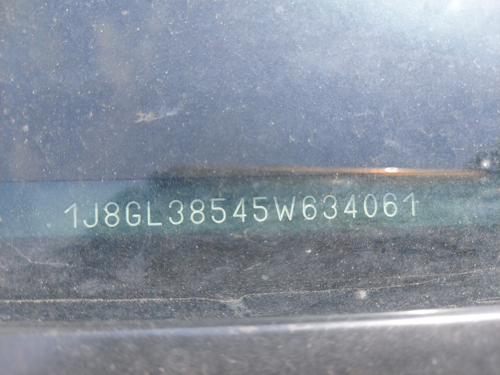 1J8GL38545W634061 Jeep Cherokee
