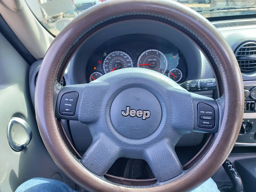 1J8GL38545W634061 Jeep Cherokee