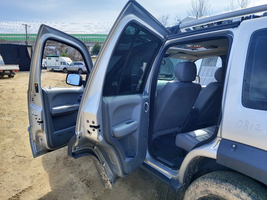 1J8GL38545W634061 Jeep Cherokee