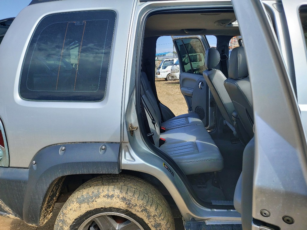 1J8GL38545W634061 Jeep Cherokee
