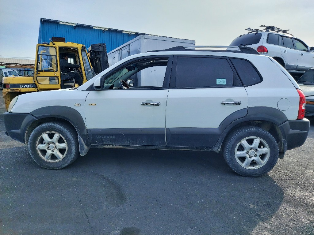 Hyundai Tucson 2005 KMHJP81VP5U083941 Image 2