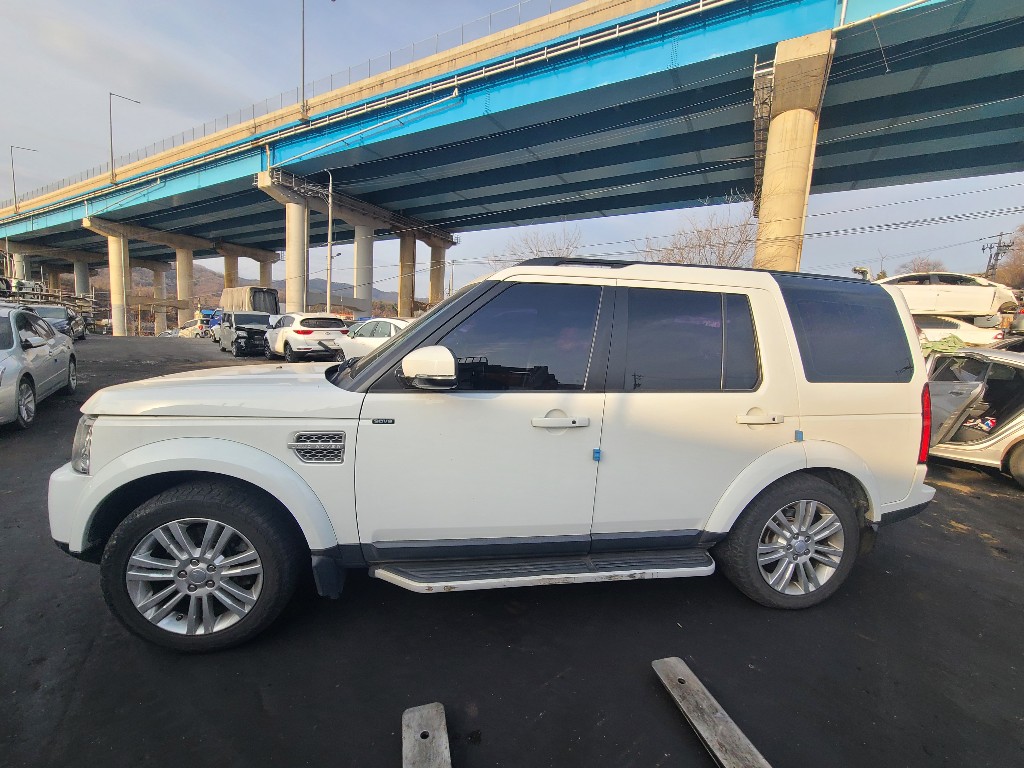 Land Rover Discovery 4 2015 SALLAAAG6FA733031 Image 24