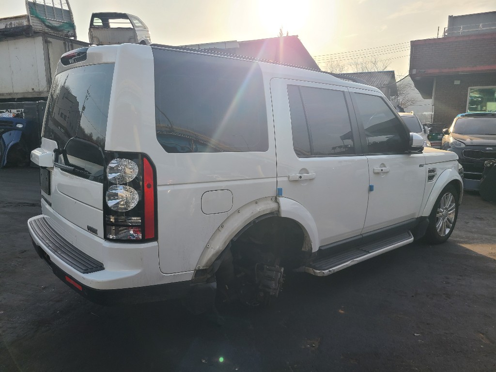 Land Rover Discovery 4 2015 SALLAAAG6FA733031 Image 44