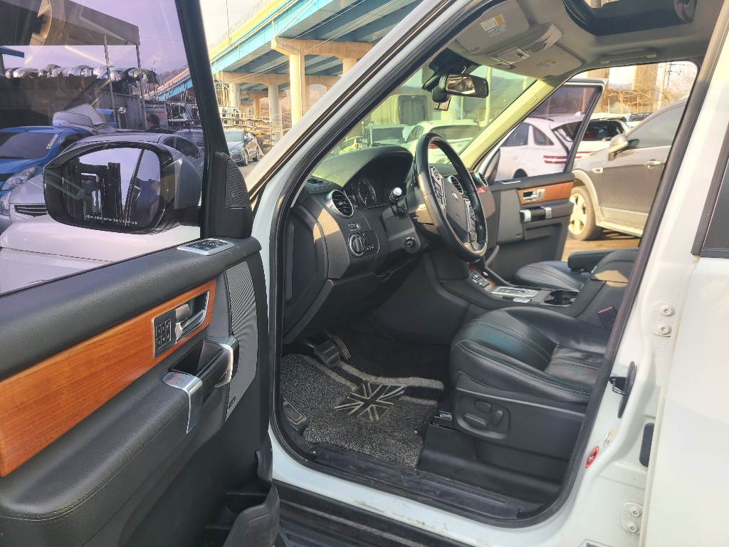 Land Rover Discovery 4 2015 SALLAAAG6FA733031 Image 5