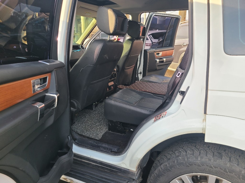 Land Rover Discovery 4 2015 SALLAAAG6FA733031 Image 8