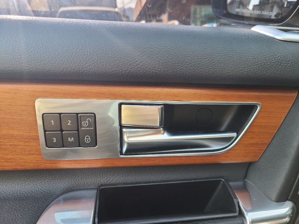 Land Rover Discovery 4 2015 SALLAAAG6FA733031 Image 25