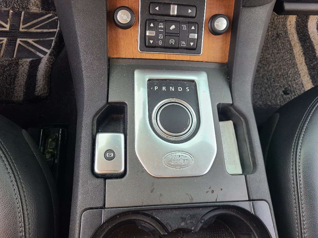 Land Rover Discovery 4 2015 SALLAAAG6FA733031 Image 28