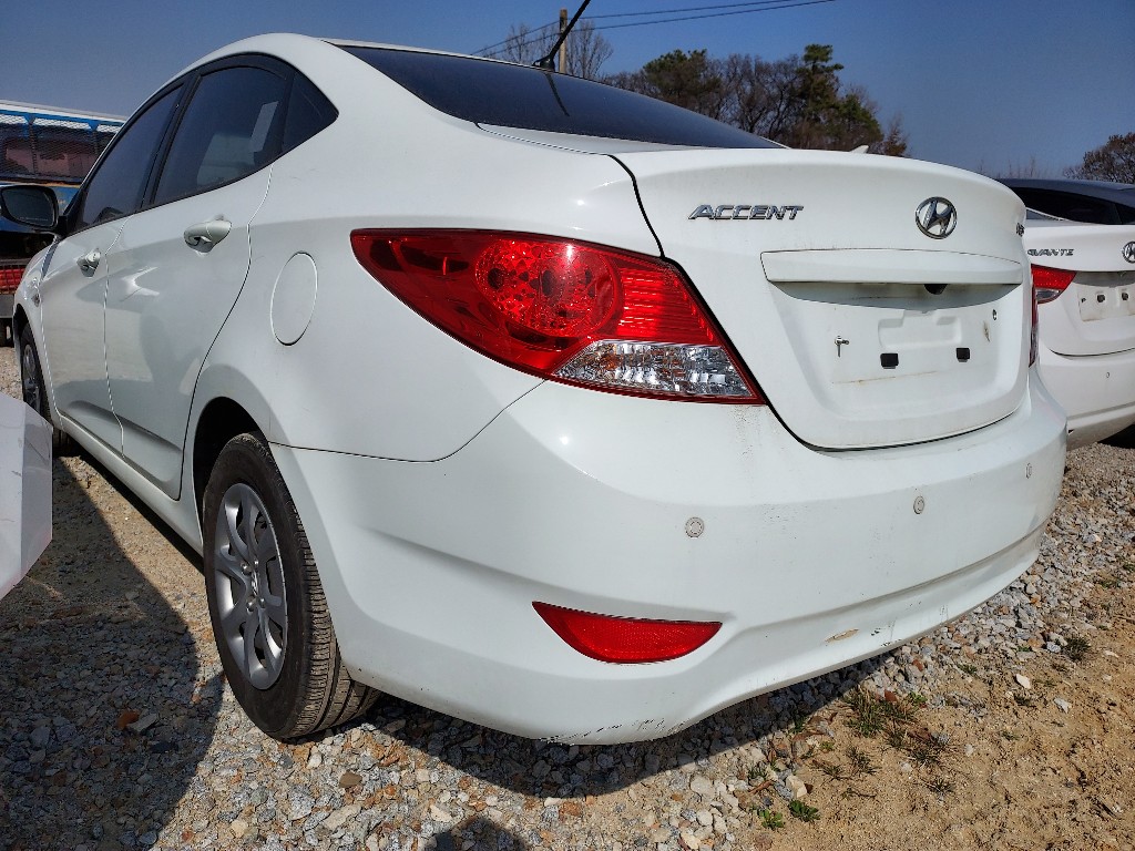 Hyundai Accent 2014 KMHCS41UBEU686865 Image 2