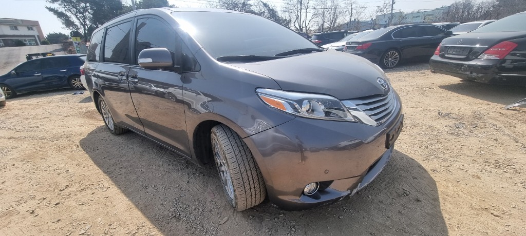 2017 Toyota Sienna მანქანა იყიდება აუქციონზე, vin: 4TDYZ3DCXHS900606, აუქციონის ნომერი: 7328206